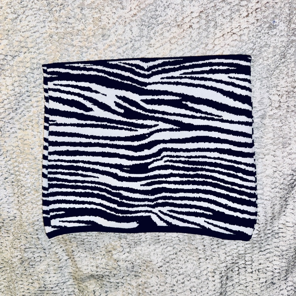 💥Clearance!!💥 Aritzia Babaton strapless cropped bandeau top animal zebra print - Picture 2 of 8